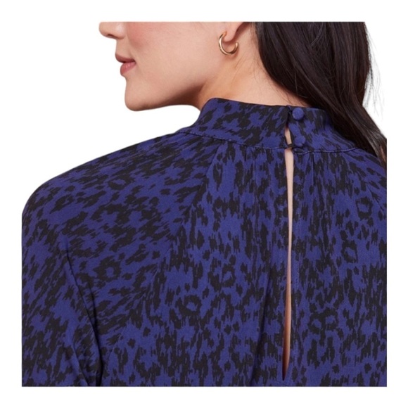 Evereve Allison Joy Blouse Blue with Black Print Size S - Picture 11 of 11